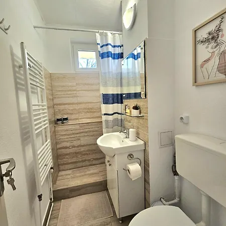 Cedonia Apartment *