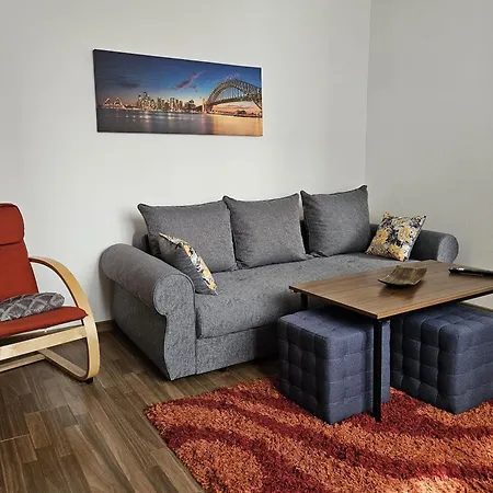 Cedonia Apartment *