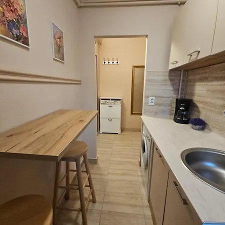 Cedonia Apartment *